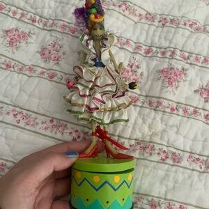 Westland Giftware Catwalk Caribbean Cat Figurine